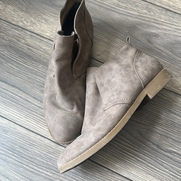 Brown Indigo Rd. Booties size 9.5 - Picture 2 of 10